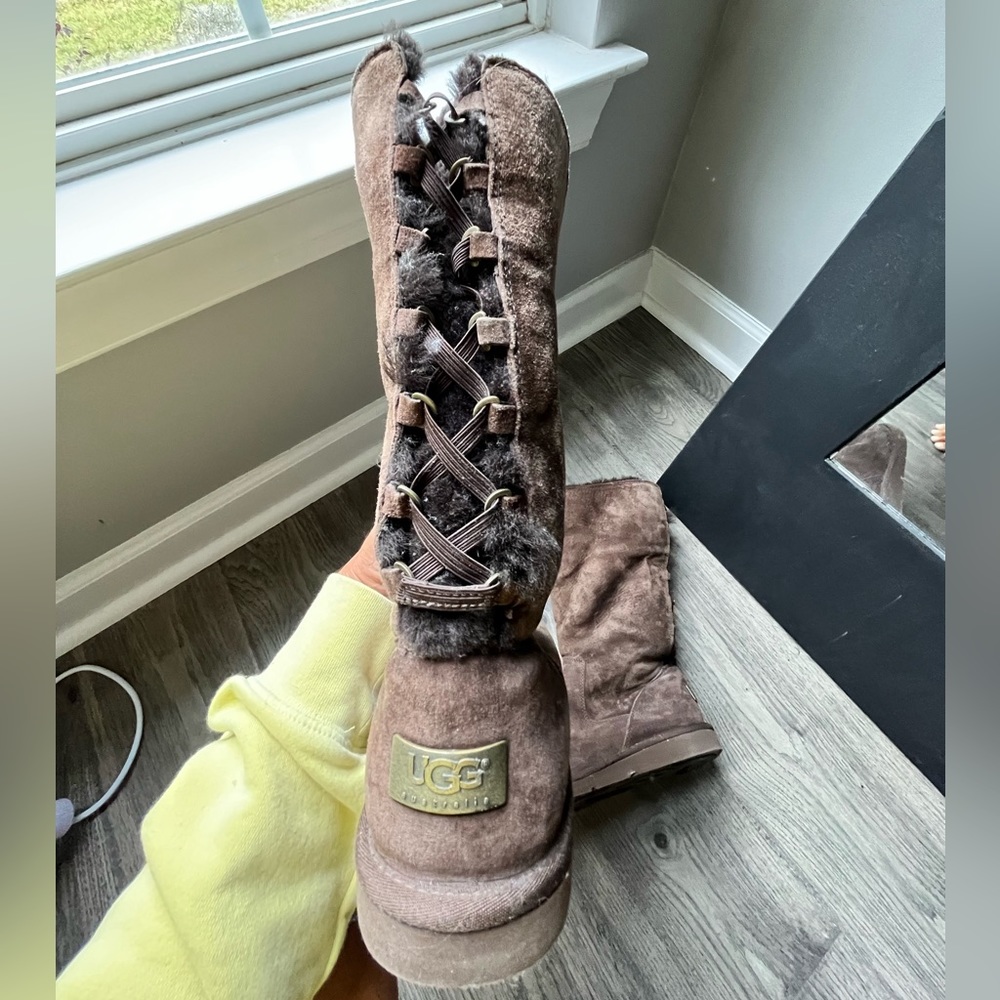 Chocolate brown Uggs- almost new!! Sz 7/38